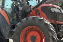 704382