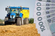 doplaty bezposrednie pieniadze rolnictwo ciagnik na polu