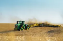W czasie 24 godzin John Deere 9RX 640 o mocy 691 KM z prototypową broną Bednar Swifterdisc XE o szerokości roboczej 18,4m uprawił aż 769,4 ha, bijąc jednocześnie poprzedni rekord z 2007 roku o 125,4 ha.