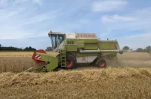 912542