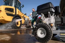 Urządzenia czyszczące zostały zaprojektowane z myślą o profesjonalnych użytkownikach w sektorach rolniczym i budowlanym, którzy potrzebują wydajnych i niezawodnych urządzeń do pracy w trudnych warunkach.