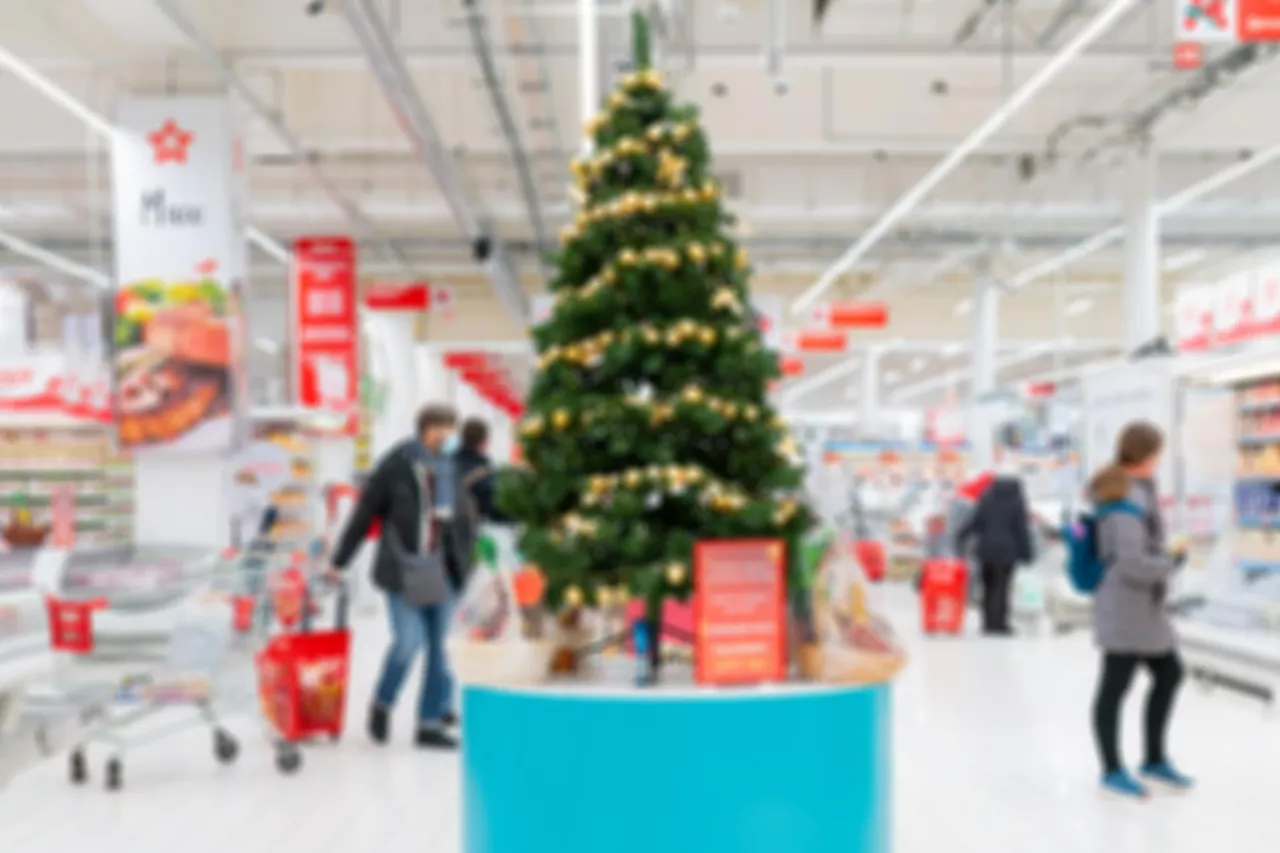 &lt;p&gt;Do Wigilii coraz bliżej, a sprzedawcy wciąż nie wiedzą, na jakich zasadach będzie mógł się wtedy odbywać handel (fot. Shutterstock)&lt;/p&gt;