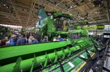 Na stoisku John Deere na targach Agritechnica jak zawsze tłoczno (zdjęcie ilustracyjne).