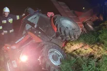 Ciągnik rolniczy w rowie