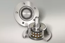 Piasty Agro NSK wyposażone są w dwurzędowe łożyska kulkowe skośne z dzielonym pierścieniem wewnętrznym. W czasie pracy pochłaniają i rozpraszają duże siły osiowe i przechylające.