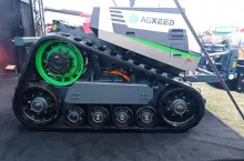 898817