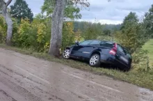 907176