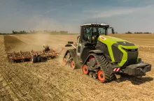 Producent informuje, że wyniki pracy nowym ciągnikiem w dziewięciu gospodarstwach w Polsce są bardzo przekonywujące.
