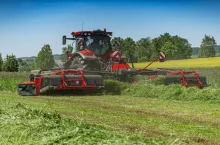 Firma SIP prezentuje nowy zestaw kosiarek Disc HD 1000 D FS o szerokości roboczej 10,2 m, wyposażony w przenośniki taśmowe formujące wąski pokos trawy.