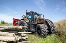 Bursztynowy – to kolor nowego Bossa, czyli flagowego modelu najpotężniejszej serii S fińskiego producenta. Dostępne są oczywiście także pozostałe kolory z palety Valtry.