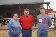 Rodzina Obrębskich utrzymuje pogłowie bydła liczące 116 sztuk, w tym: 41 krów dojnych, 30 sztuk opasów oraz młodzież w różnych grupach wiekowych, w tym 15 zacielonych jałówek