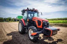Agri Robo KVT to autonomiczny ciągnik klasy średniej o mocy 100 KM, opracowany na platformie modelu Kubota M5112, z którym dzieli wiele podzespołów.