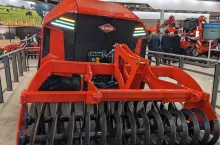 898903