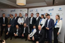 Grupa specjalistów z Chemirolu i Cortevy oraz rolnicy