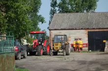 907401