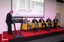 Eksperci uczestniczący w debacie (od lewej siedzą): W. Czubak, A. Stępień, K. Wesołowski, B. Mycielski i D. Chwirot.