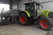 rozładunek rzepaku z ciągnika