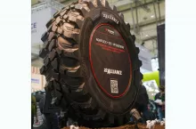 Na targach Agritechnica firma Yokohama Off-Highway Tires po raz pierwszy pokazała nową oponę Alliance Agriflex+ 373 do użytku na polu i w transporcie drogowym.