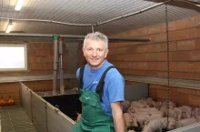 Janusz Wojtczak wraz z synem Bartoszem zajmują się produkcją trzody chlewnej. Prowadzą rodzinną spółkę Inter-Agri w Zaworach, utrzymując łącznie 2,3 tys. loch.
