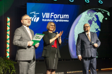 Sesję Główną podczas VIII Forum Rolników i Agrobiznesu otworzyli red. Karol Bujoczek, red. Maria Walerowska i red. Bartłomiej Czekała