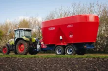 Siloking wprowadza przekładnie bezstopniową w najwięszych paszowozach przyczepianych z dwoma i trzema ślimakami mieszającymi.