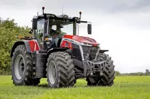 Nowy 9S marki Massey Ferguson nie tylko ma świetne wzornictwo maski, a ogromna kabina pasuje do niego lepiej niż w 8S. Fot. Karsten