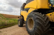 Do ciągników o dużej mocy i kombajnów głównie używane są opony Agrimax Force ze względu na przyczepność i minimalne zagęszczenie gleby.