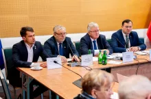 Minister rolnictwa Czesław Siekierski zapowiada dopłaty do zbóż i nawozów