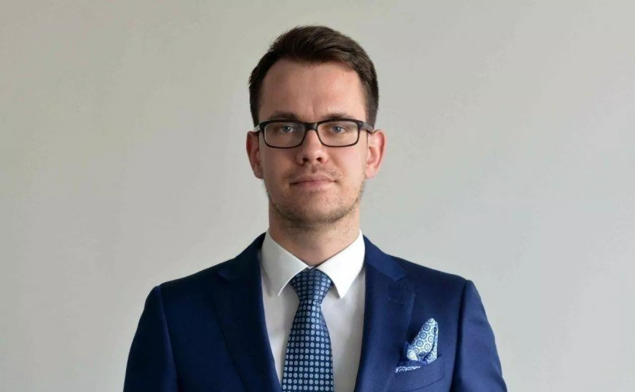 &lt;p&gt;Jakub Olipra, starszy ekonomista Credit Agricole Bank Polska (fot. mat. pras.)&lt;/p&gt;