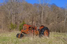 Stary ciągnik rolniczy