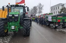 907754