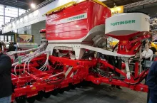 899250