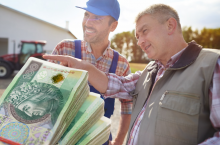 Rolnicy łatwiej dostaną kredyt. Tusk obiecuje koniec z dodatkową ”papierologią”