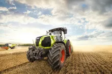 Według oceny Claasa wyniki potwierdzają, że testowane ciągniki są nie tylko maszynami uniwersalnymi, ale też ekonomicznymi w pracach polowych.