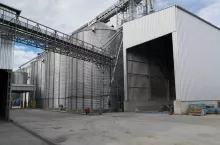 Pusty elewator czeka na dostawy