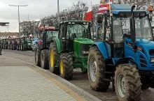 893151