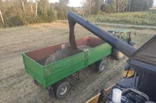 907956