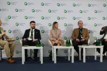 Panel Success Story, czyli jak odnieść sukces w agrobiznesie. Od lewej: Szymon Taranda, Polskie Radio Rzeszów (moderator), Łukasz Czech, Żaneta i Marcin Wronkowie oraz Adam Jurczyk
