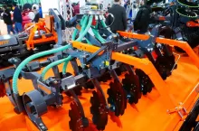 Zwiększony rozstaw talerzy ma powodować mniejsze ryzyko zapchania, fot. KW