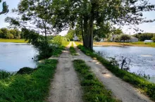 Rolnikowi wywłaszczono grunt pod drogę. Cxeka na odszkodowanie.