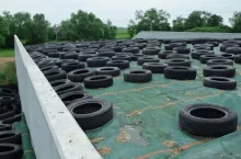 Aby wykorzystać opony na pryzmie trzeba uzyskać stosowne zezwolenie. Za jego brak można dostać solidny mandat!