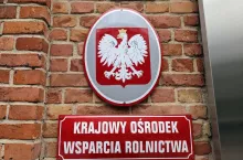 903732
