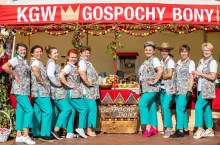 Mieszkanki Bądkowa z dumą podkreślają korzenie swojej wsi. Na cześć królowej Bony, której miejscowość zawdzięcza nazwę, serwują przysmaki z warzywami, które w XVI wieku monarchini sprowadziła do Polski