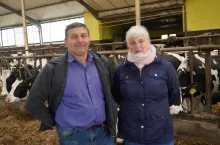 – Bardzo nas boli, że nadeszły takie czasy, że dziś nikt nie szanuje producenta żywności. Bardzo obawiamy się również braku stabilności. Na dobre mleczne gospodarstwo pracuje się latami i jeśli politycy tego nie zrozumieją, to rolnictwo zginie  – mówi Piotr Cheliński.