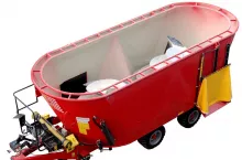 Metaltech w swoim wozie WX 16 zastosował dwa pionowe ślimaki z nożami docinającymi.