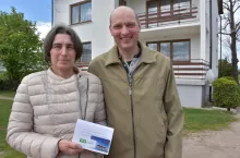 Monika Klarzak, zwyciężczyni konkursu TPR „WYGRAJ paliwo”, z mężem Łukaszem Stefaniakiem