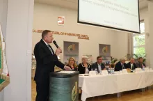 Debatę pt. ”Wielkopolska Izba Rolnicza wobec wyzwań i kryzysów na rynku rolnym”, która odbyła się 25 kwietnia br. w Zespole Szkół Przyrodniczych w Poznaniu, otworzył Prezes Wielkopolskiej Izby Rolniczej Mieczysław Łuczak, witając delegatów WIR oraz zaproszonych gości.