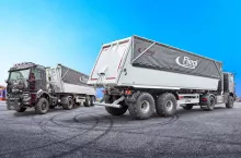 Fliegl określa swoją naczepę ZHKA 350 jako innowacyjną 2-osiowa wywrotkę z aluminiowym nadwoziem.