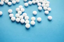 W Polsce w 2021 roku sprzedano 11 mln opakowań opioidów. Już po roku sprzedaż wzrosła o 130%. Specjaliści są zdania, że większość zażywanych opioidów pochodzi z nielegalnych źródeł.