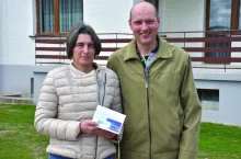 Czytałem kiedyś artykuł o tym, jak jeden z rolników zbudował sobie własny przedni podnośnik do Ursusa C-360. Rozwiązanie było świetne. Zamieszczone było do tego wyraźne zdjęcie i to ono posłużyło mi do odwzorowania tego rozwiązania.